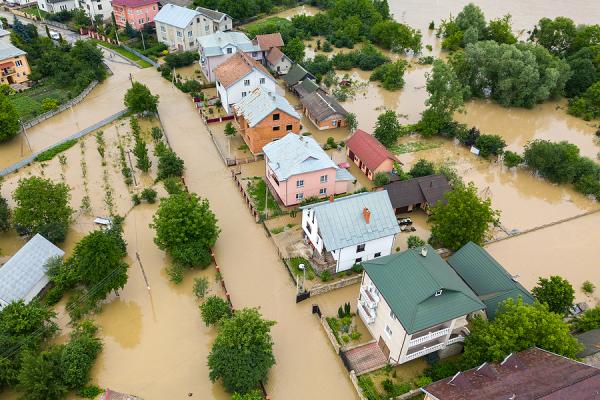 pohľad na zaplavené domy